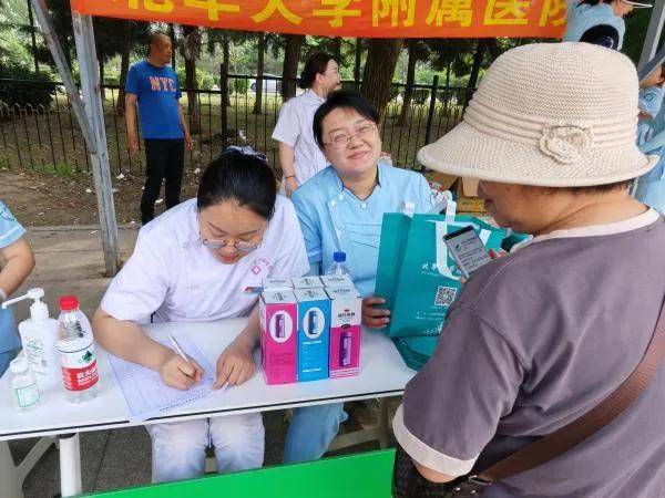 二四六香港管家婆期期准资料大全丨南昌工学院举办“健康进校园”义诊活动  第2张