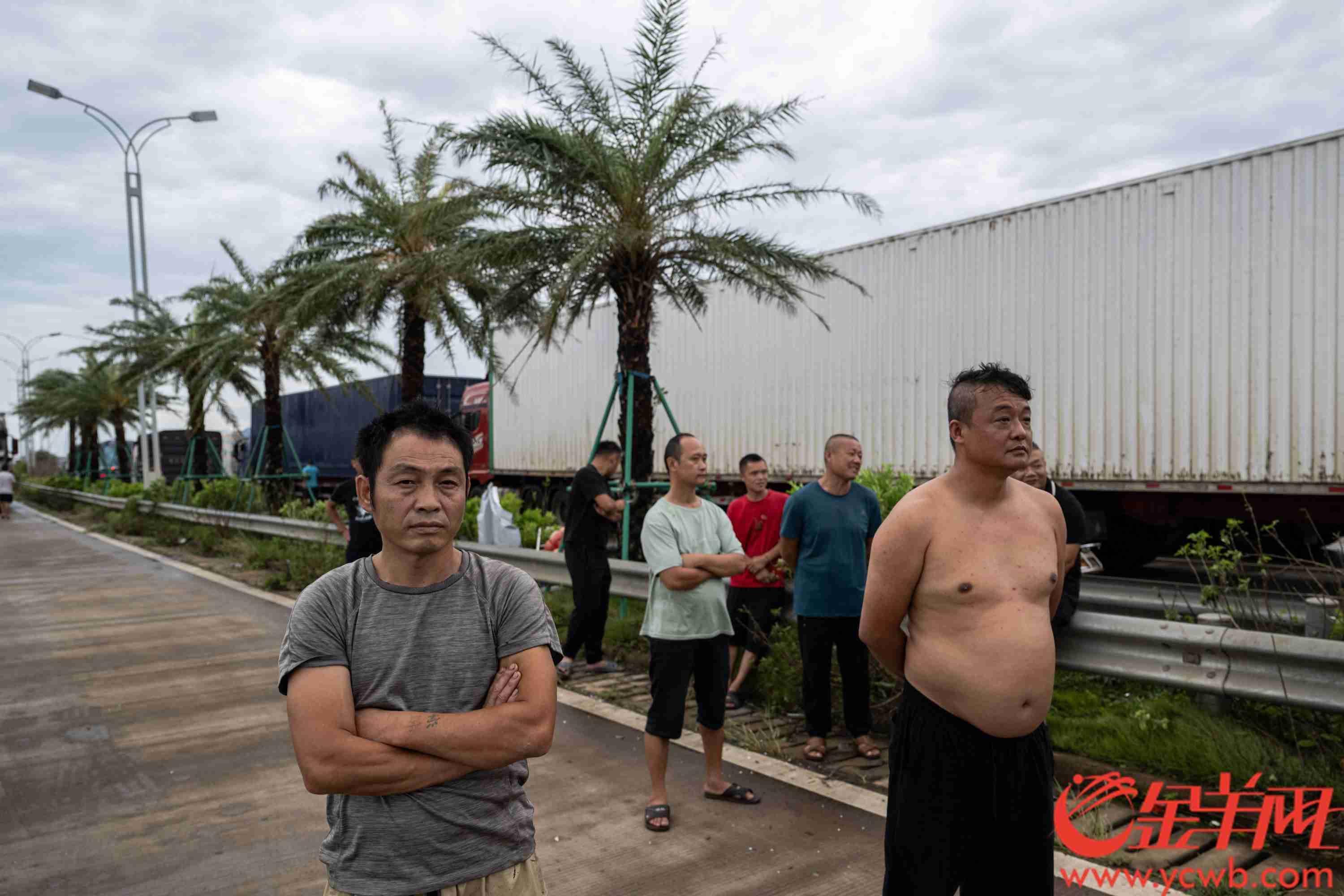 澳门正版资料大全资料生肖卡丨当一个普通人，生活逐步崩塌 | 袁筱一、张佳玮、筱狸对谈回顾