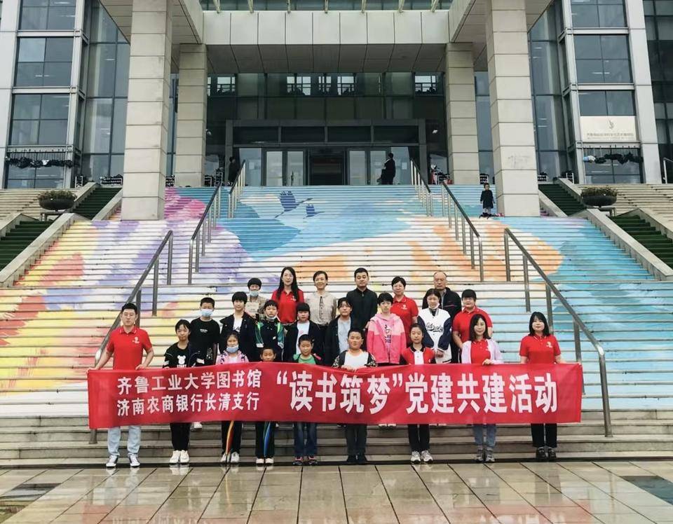 澳门王中王六码新澳门丨11年前，6旬老人不听劝坚持生下双胞胎女儿，如今生活怎样？