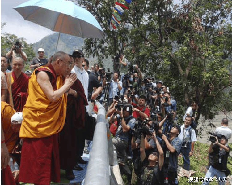 澳门一码一肖一待一中四不像丨当一个普通人，生活逐步崩塌 | 袁筱一、张佳玮、筱狸对谈回顾  第1张