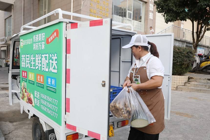 澳门天天开彩好正版挂牌丨外滩大会来了群老年数字生活“体验官”