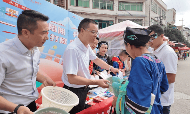 新澳天天开奖资料大全最新丨“千亿儿媳”徐子淇四胎后露面，打扮优雅难掩沧桑，豪门生活不易  第1张