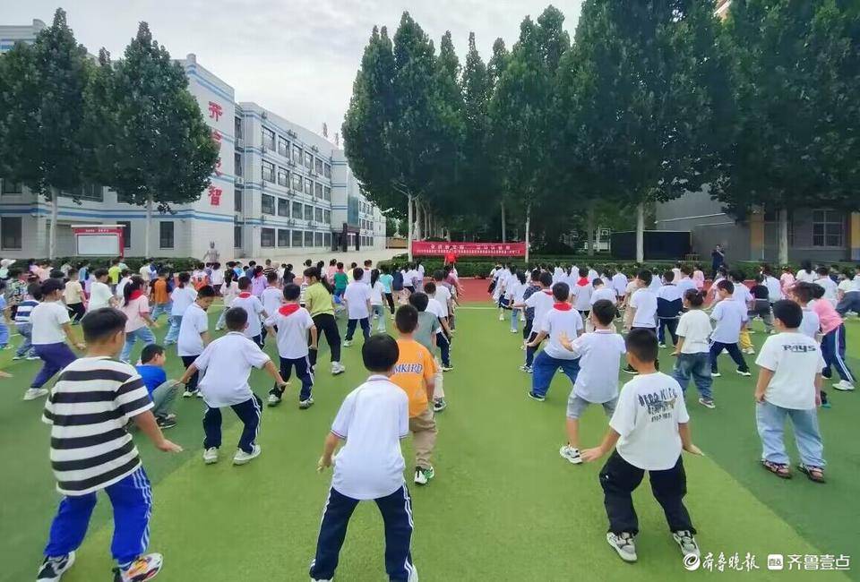 944cc免费资料大全天下丨耿直!潘展乐被问健康习惯:早睡早起多吃饭 少玩游戏多训练