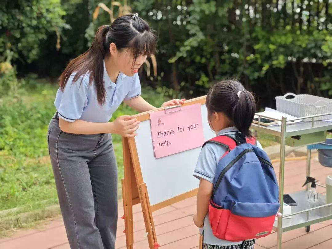 新澳门管家婆一句话丨11年前，6旬老人不听劝坚持生下双胞胎女儿，如今生活怎样？  第1张