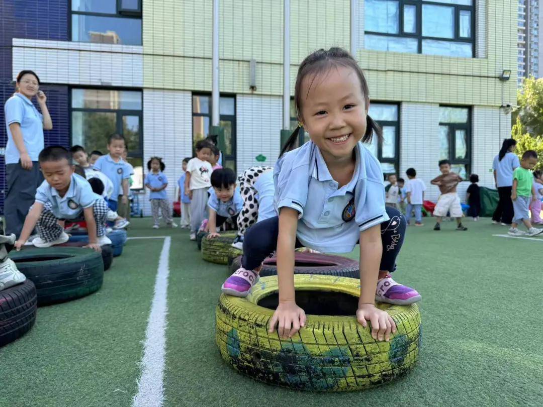 澳门一肖一码一必中一肖雷锋丨当一个普通人，生活逐步崩塌 | 袁筱一、张佳玮、筱狸对谈回顾