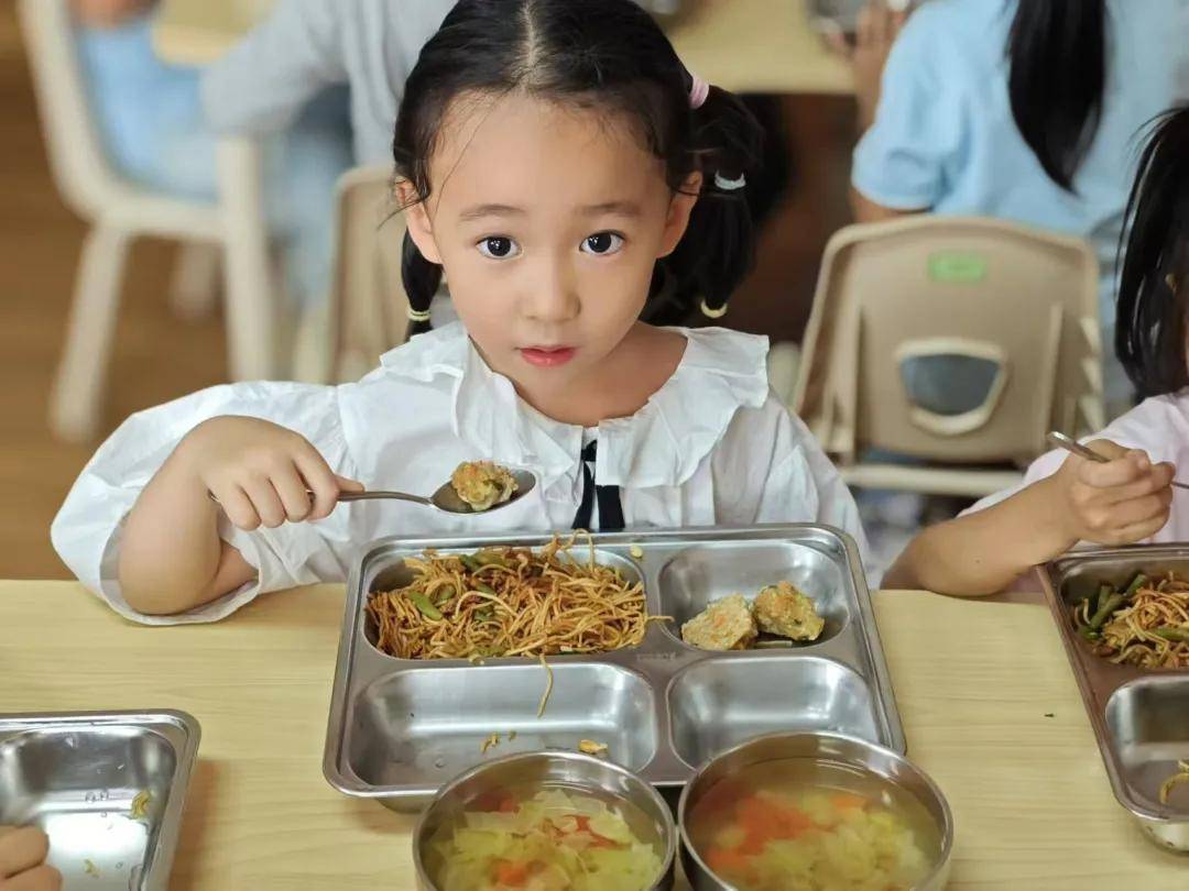 新澳精准资料免费提供丨当一个普通人，生活逐步崩塌 | 袁筱一、张佳玮、筱狸对谈回顾  第1张