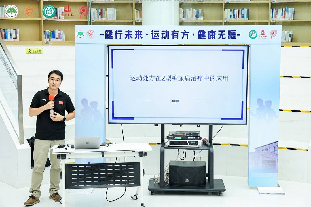 新奥门特免费资料大全丨寻乌县澄江镇联合开展健康知识讲座及新生入学肺结核筛查工作