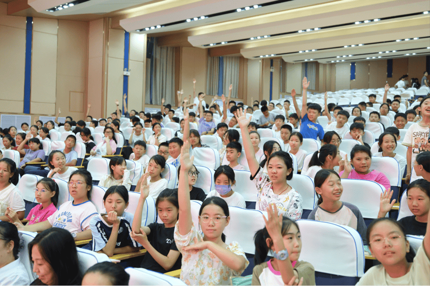 4949澳门免费资料大全特色丨轻松集团亮相2024服贸会，荣获 “健康服务创新先锋企业” 奖  第1张