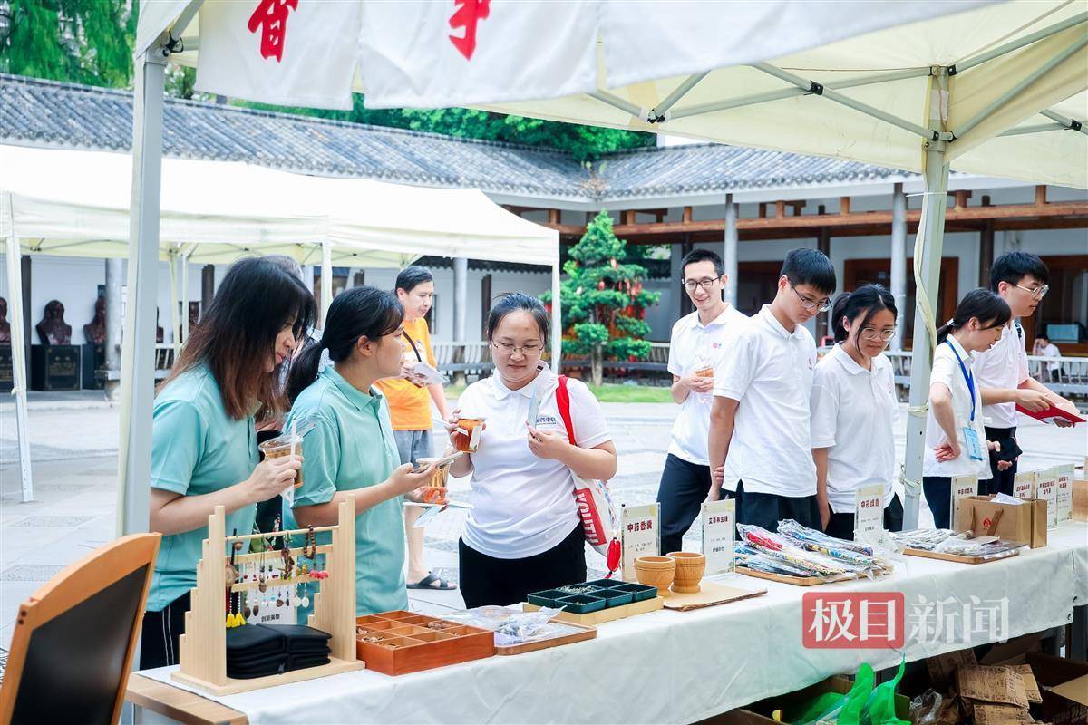 澳门正版资料大全免费大全鬼谷子丨武汉市卫生健康青年人才前往新疆博乐市“送医送教”