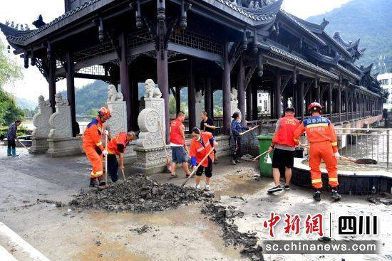 澳门天天开彩期期精准丨“千亿儿媳”徐子淇四胎后露面，打扮优雅难掩沧桑，豪门生活不易