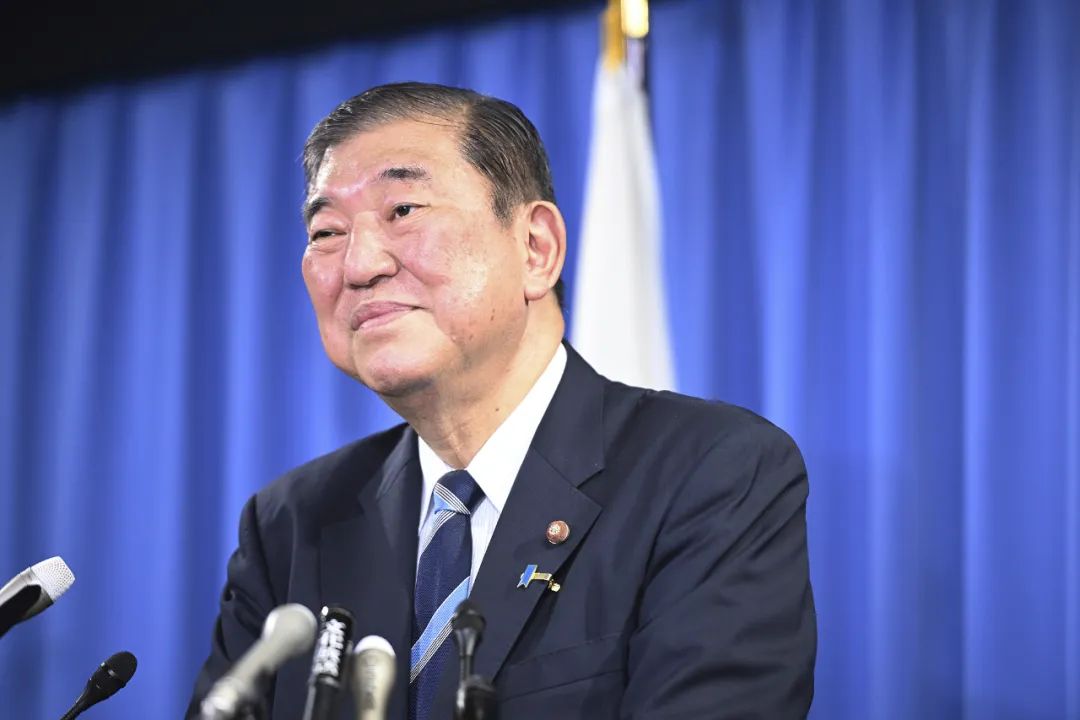 67岁石破茂，正式当选日本首相！他从政38年，早年曾在银行工作！岸田内阁已集体辞职  第1张